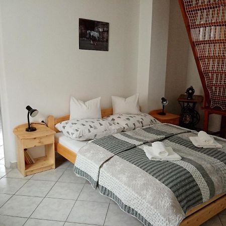 Eoetvoes Nyaralo Villa Siófok Exteriör bild
