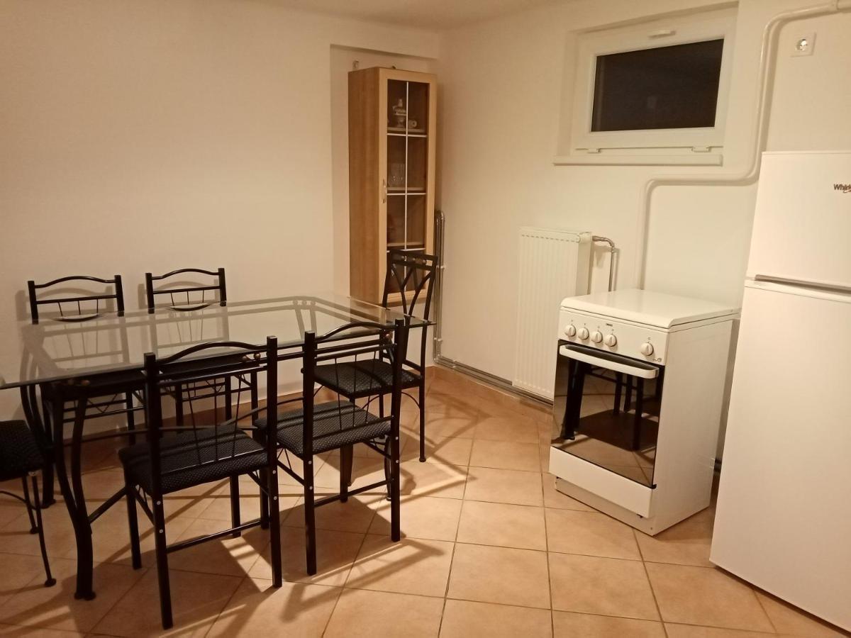 Eoetvoes Nyaralo Villa Siófok Exteriör bild