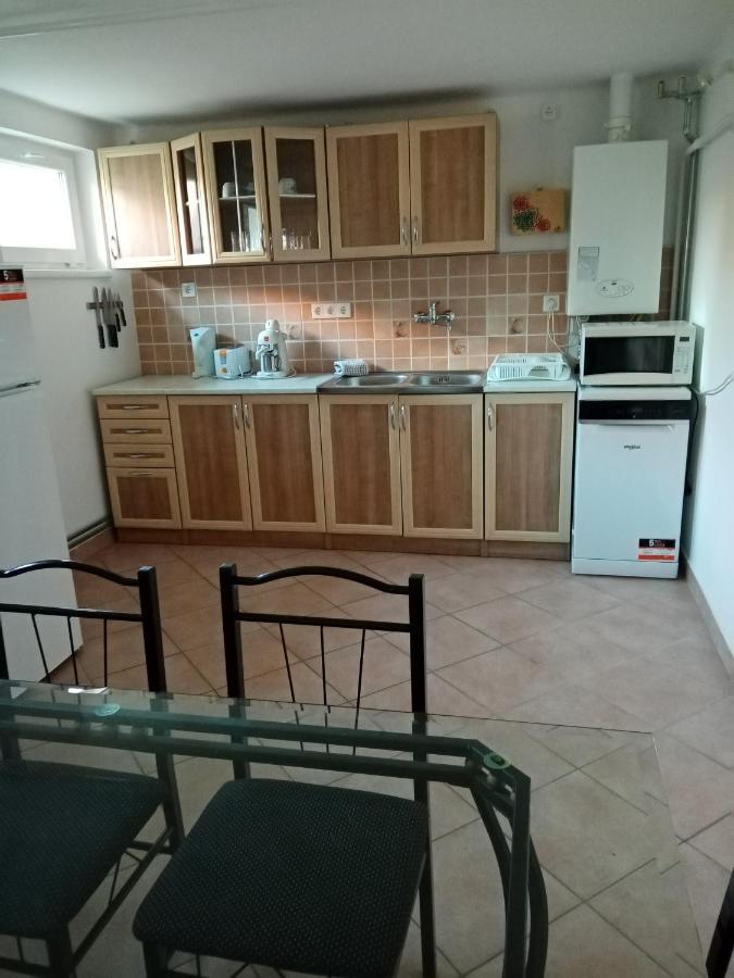 Eoetvoes Nyaralo Villa Siófok Exteriör bild
