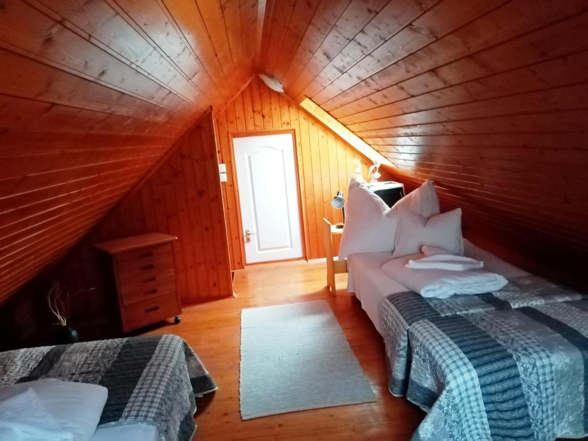 Eoetvoes Nyaralo Villa Siófok Exteriör bild